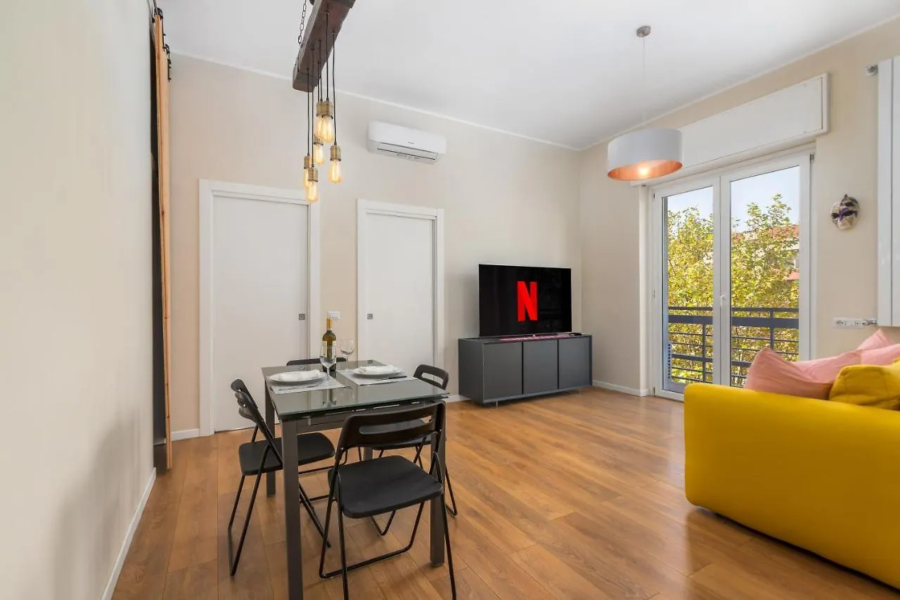 Maiolica Apartment - Free Parking And Great Connection To Linate And Duomo ミラノ 0*,  イタリア